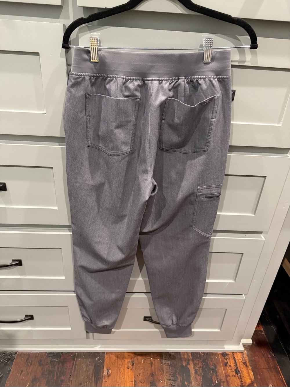 Figs Zamora joggers in graphite - Picture 3 of 4